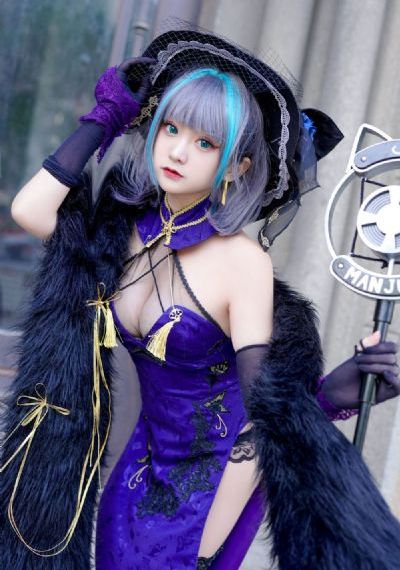 恐龙星的比基尼女孩